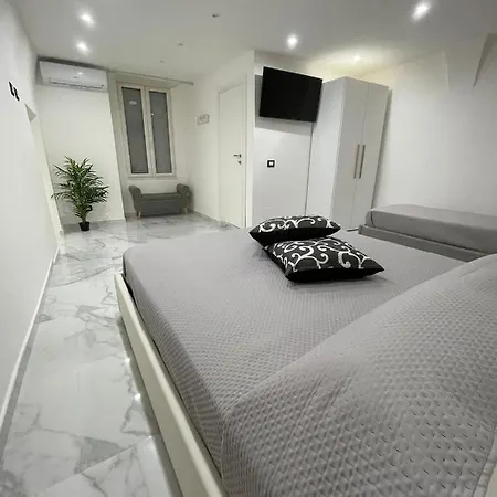Ludben House * 那不勒斯